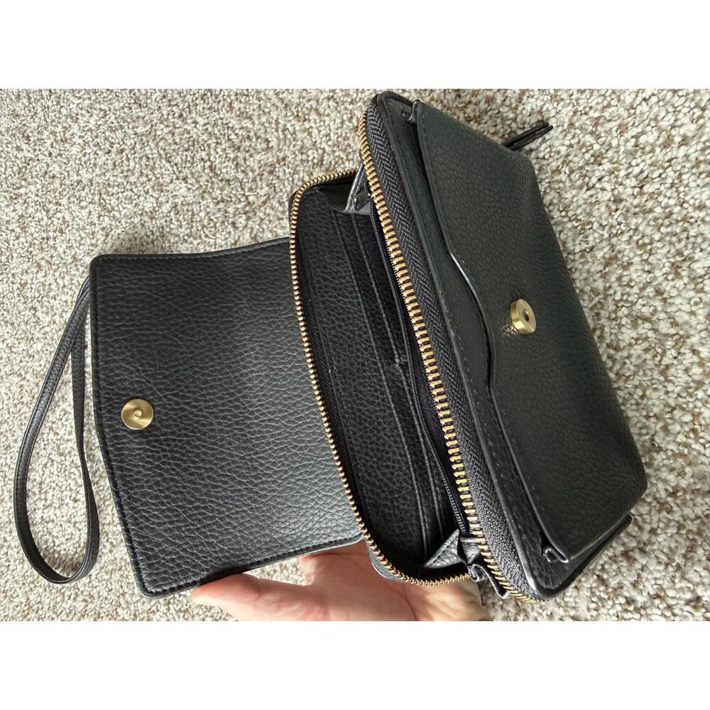 Black Relic Vegan Leather Textured Classic Designer Crossbody Bag - Picture 4 of 7